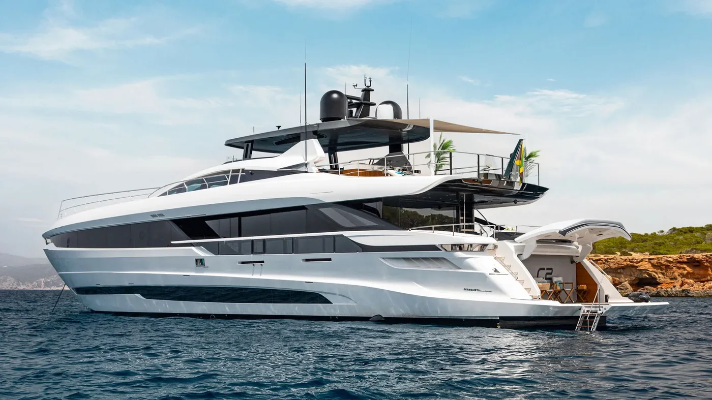 Mangusta Gransport C2: Siêu du thuyền cho những tâm hồn phiêu lưu