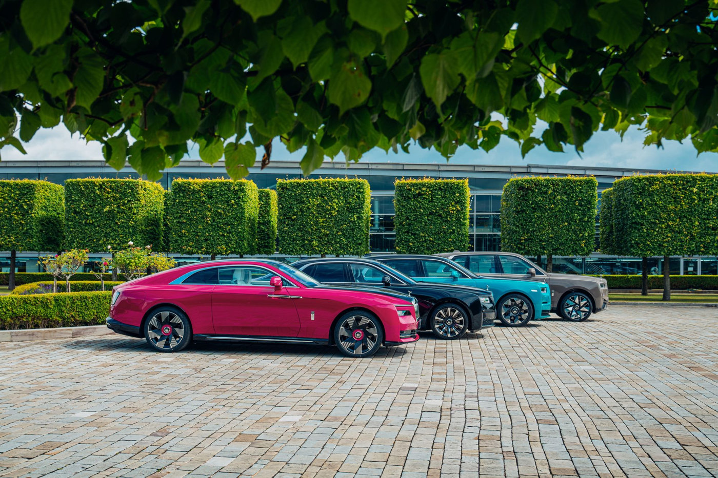 Rolls-Royce tỏa sáng tại Goodwood: Lễ hội ra mắt của hàng loạt siêu xe xa xỉ