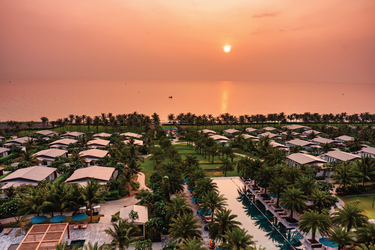 Chạm vào thu tại Radisson Blu Resort: Hành trình cảm xúc bên vịnh biển Cam Ranh