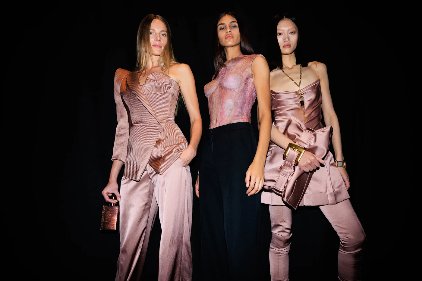 BST Balmain Xuân Hè 2025 – "The Power Face": Mê hoặc thị giác bằng trompe l’oeil