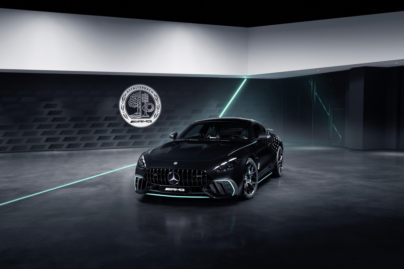 Siêu xe Mercedes-AMG GT 63 PRO 4MATIC+mới: Biểu tượng tốc độ đậm hơi thở Formula 1