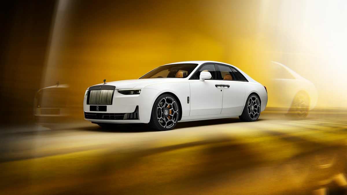 Rolls-Royce Black Badge Ghost Series II: Biểu tượng mới của sự táo bạo