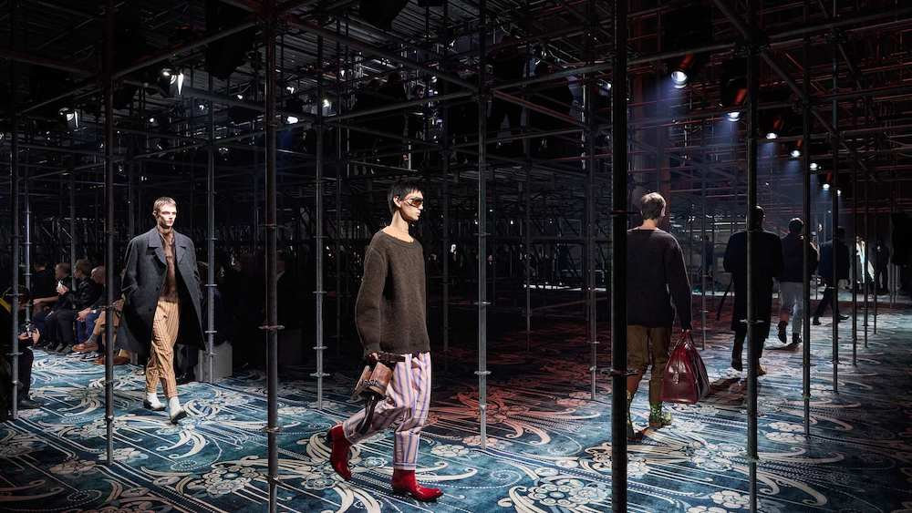 BST Prada Thu Đông Nam 2025: Bản chất không thể phá vỡ của con người