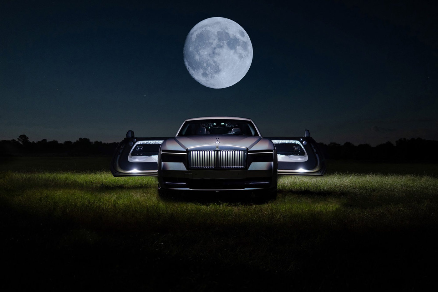 Trải nghiệm lái đỉnh cao với Rolls-Royce Spectre Lunaflair & lớp sơn holographic độc đáo
