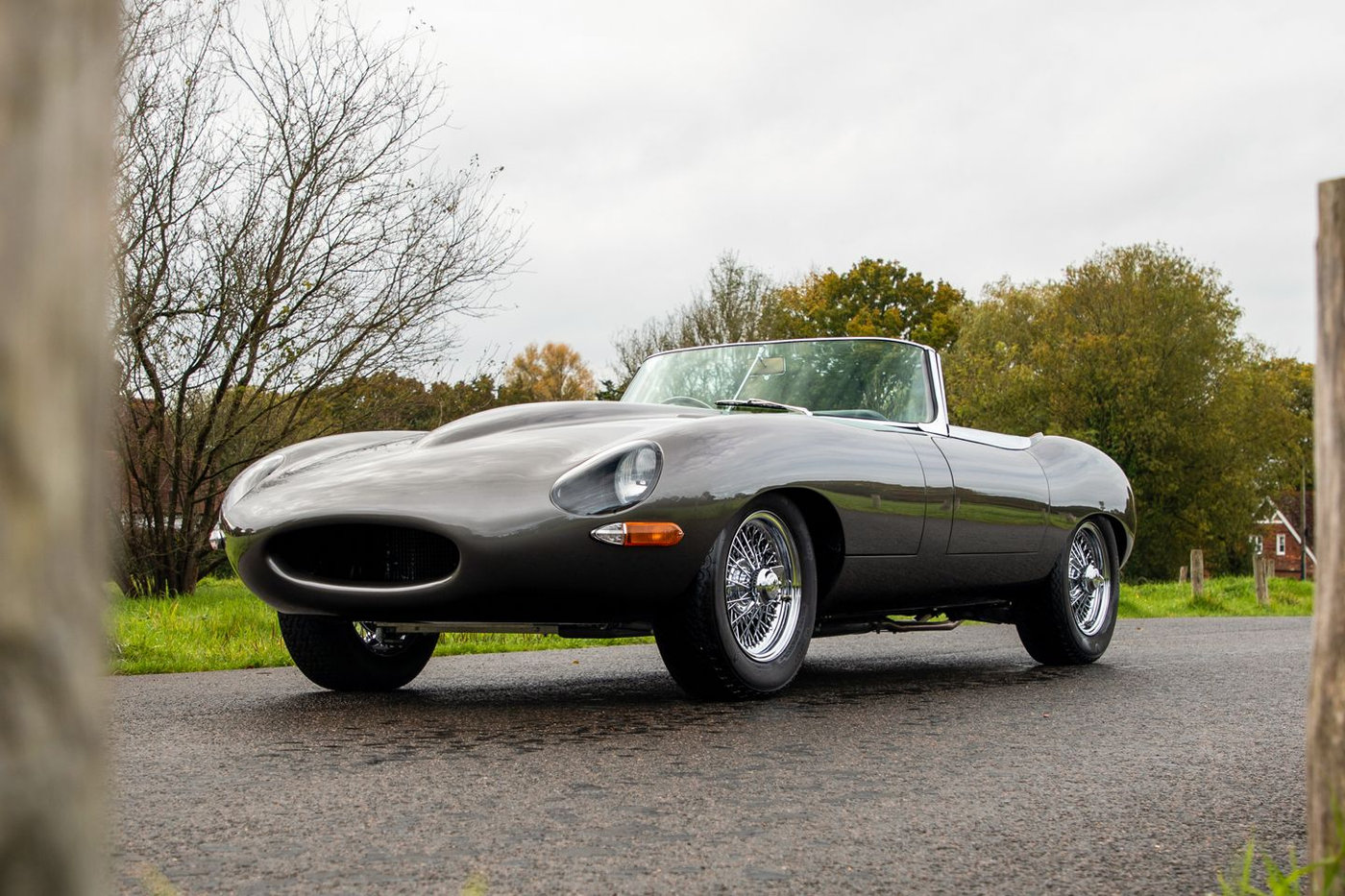 E-Type UK "hồi sinh" huyền thoại Jaguar E-Type 1961 sau 3.500 giờ miệt mài phục chế