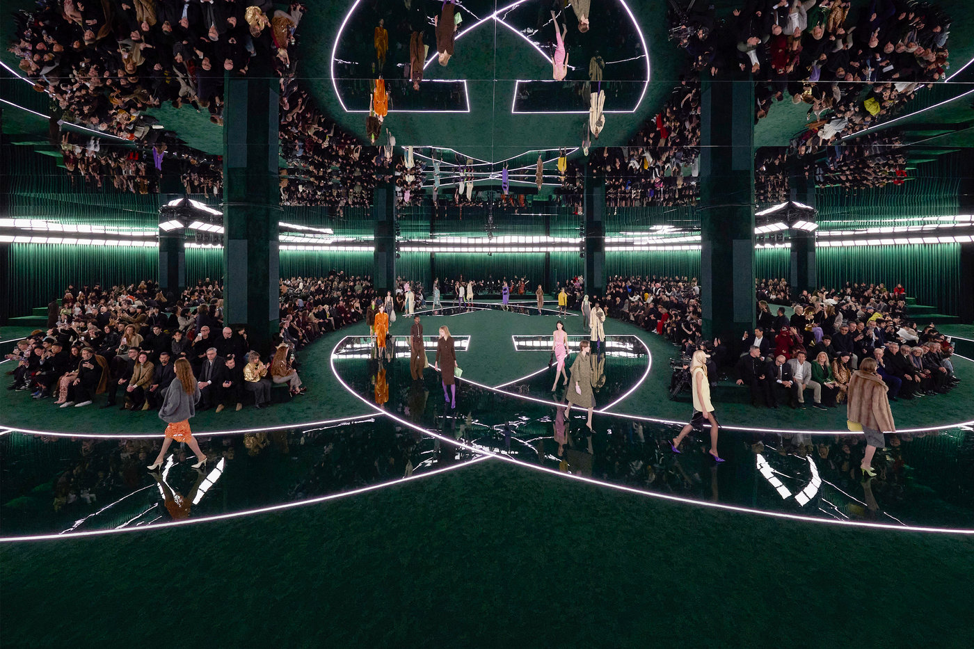 BST Gucci Thu Đông 2025: Thước phim tài liệu về thương hiệu, hồi ức thuở vàng son
