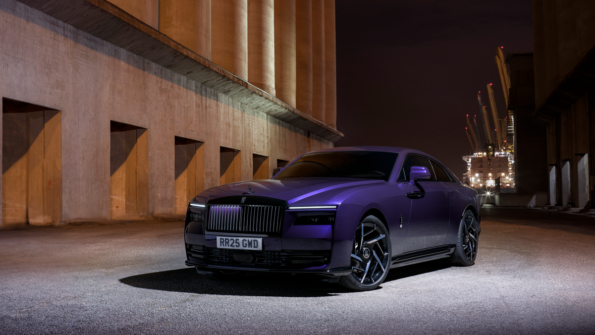 Rolls-Royce giới thiệu Black Badge Spectre: Bí ẩn và cá tính từ những sắc màu táo bạo