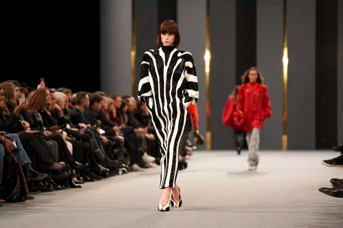 BST Balmain Thu Đông 2025: Một Balmain rất khác mở đầu cho kỷ nguyên tương lai