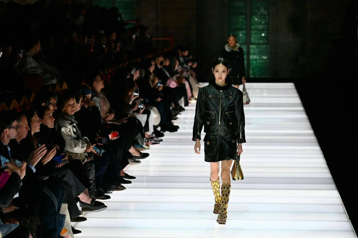 Louis Vuitton Cruise 2026: Sự giao thoa mê hoặc giữa quá khứ và tương lai