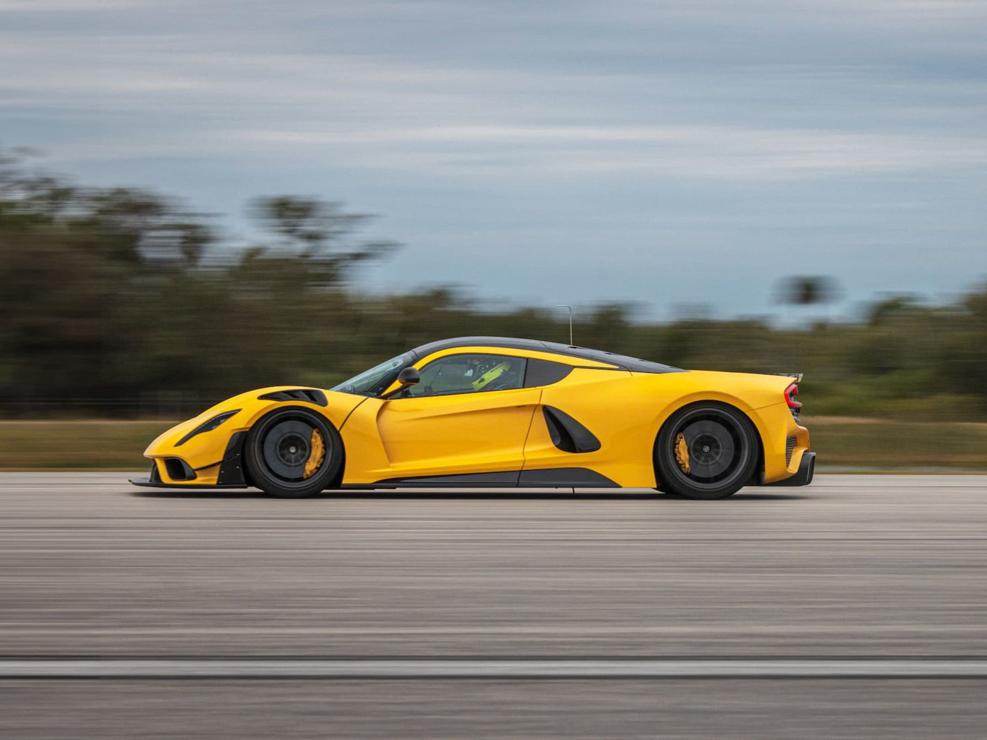 Hennessey Venom F5 Evolution bứt phá giới hạn với sức mạnh 2031 mã lực