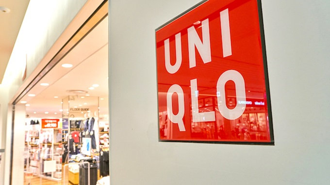Uniqlo Singapore thử nghiệm cửa hàng mini outlet dành cho những người mua sắm bận rộn