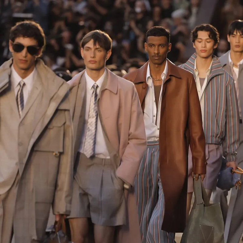 BST Louis Vuitton Xuân Hè Nam 2026: Tấm thảm họa tiết của những kẻ du hành