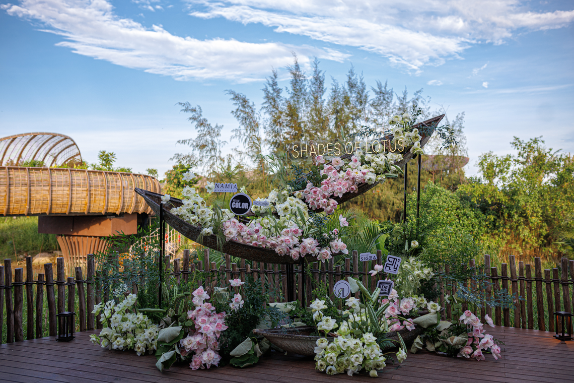 "Shades of Lotus" tại Namia River Retreat: Tinh thần sen đương đại toả hương bên sông