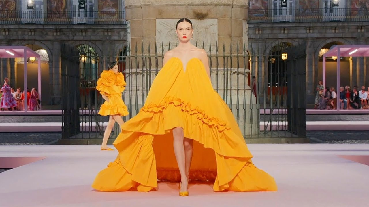 Carolina Herrera tái hiện nét nữ tính quyến rũ vượt thời gian qua BST Xuân/Hè 2026