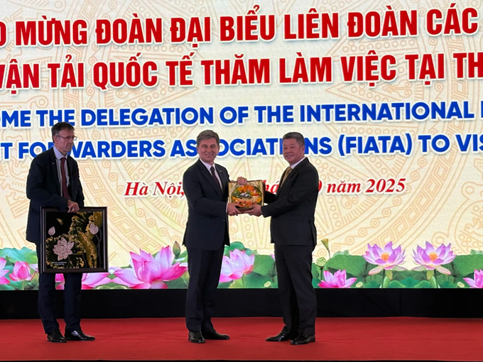FIATA cam kết hợp tác với Hà Nội xây dựng hệ sinh thái logistics bền vững đẳng cấp thế giới