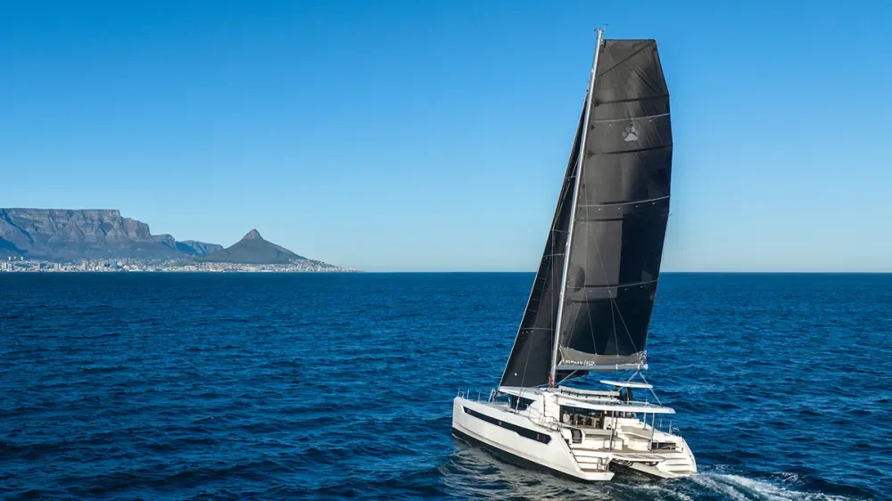 Đột phá trong phân khúc catamaran: Leopard 52 hybrid với 10 cấu hình độc đáo