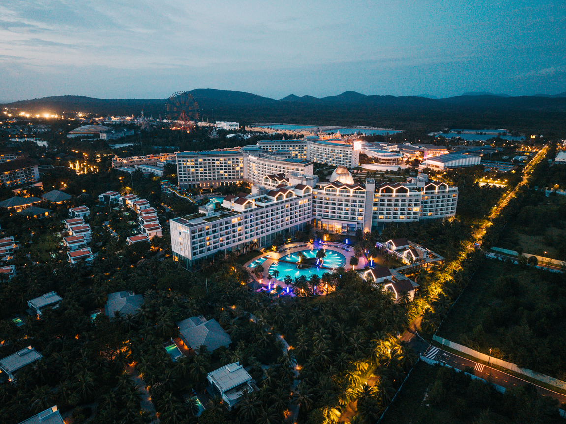 Radisson Blu Resort Phú Quốc – Sắc màu lễ hội bừng sáng giữa thiên nhiên Đảo Ngọc