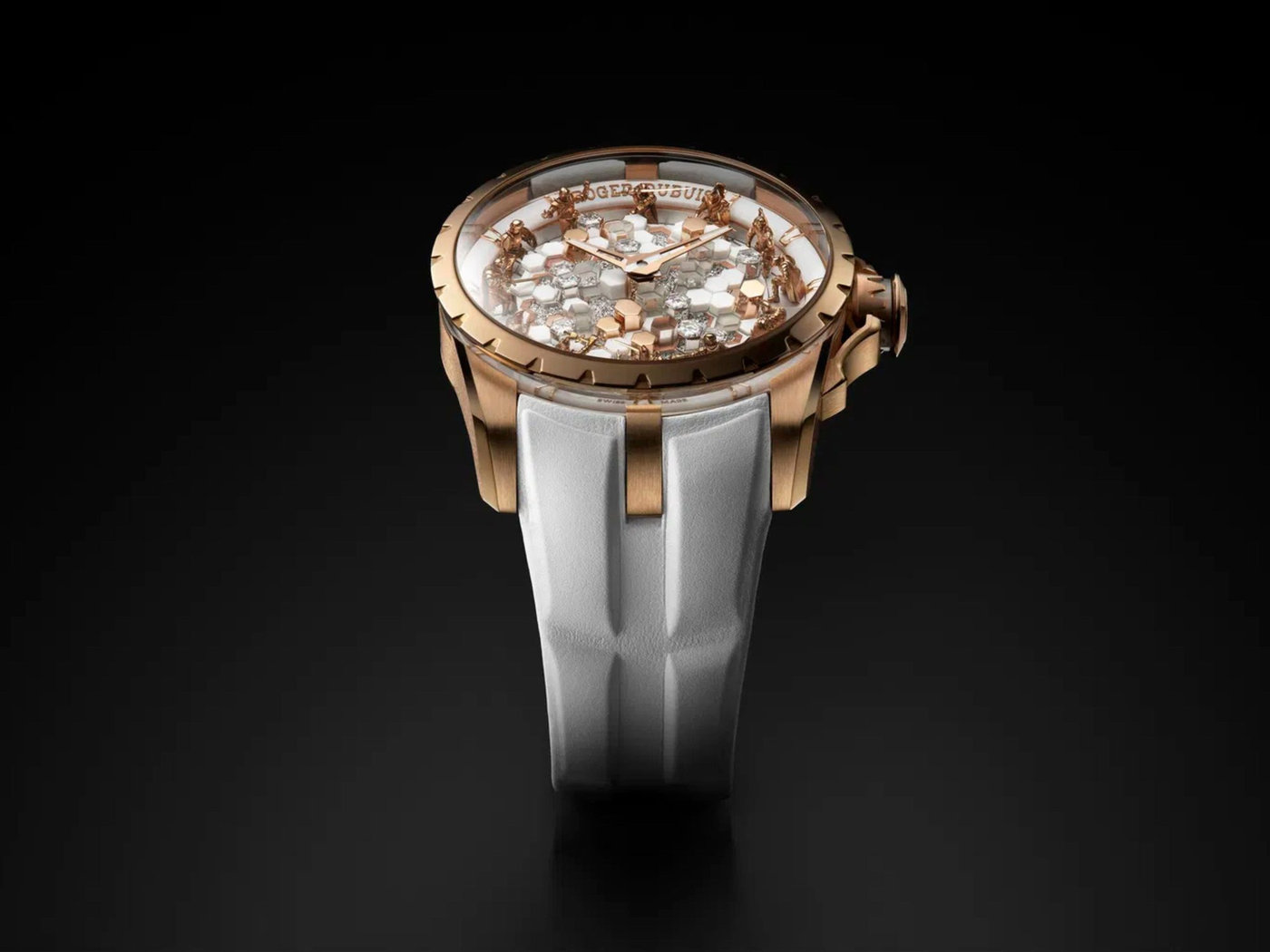 Roger Dubuis kể lại truyền thuyết Arthur qua dòng đồng hồ Excalibur Merlin giới hạn