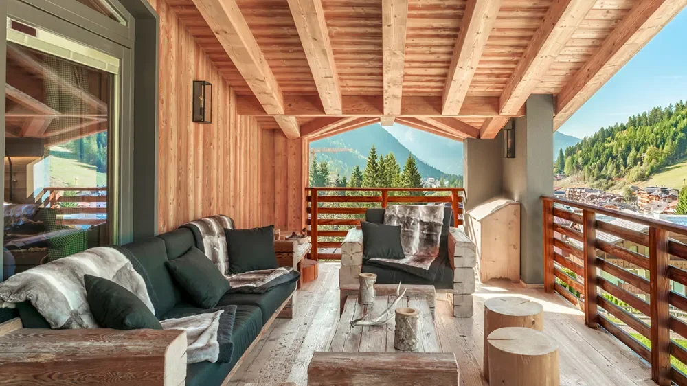 Cận cảnh dinh thự nghỉ dưỡng gỗ phong sương gây sốt tại dãy Dolomites hùng vĩ