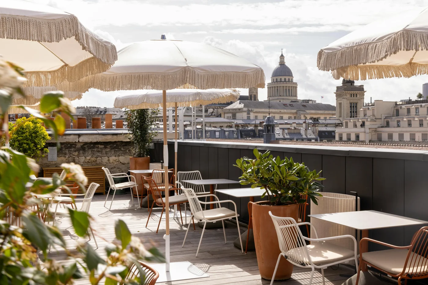 Khách sạn Hôtel Pilgrim tái hiện phong cách Paris thập niên 70 – Lãng mạn và ấm áp