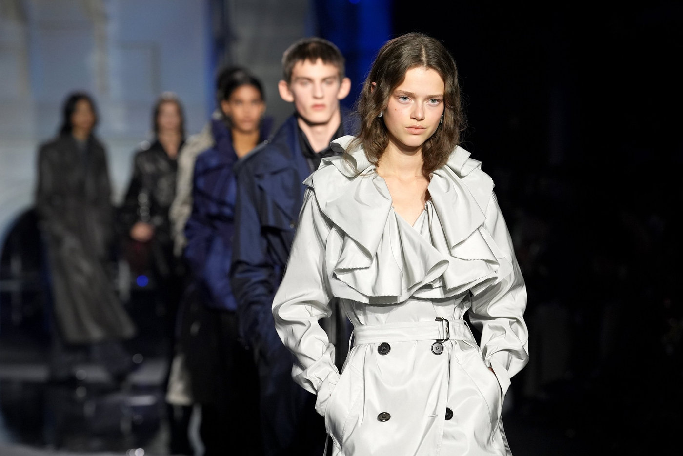 BST Burberry Thu Đông 2026: Hình hài mới của chiếc áo khoác trench kinh điển