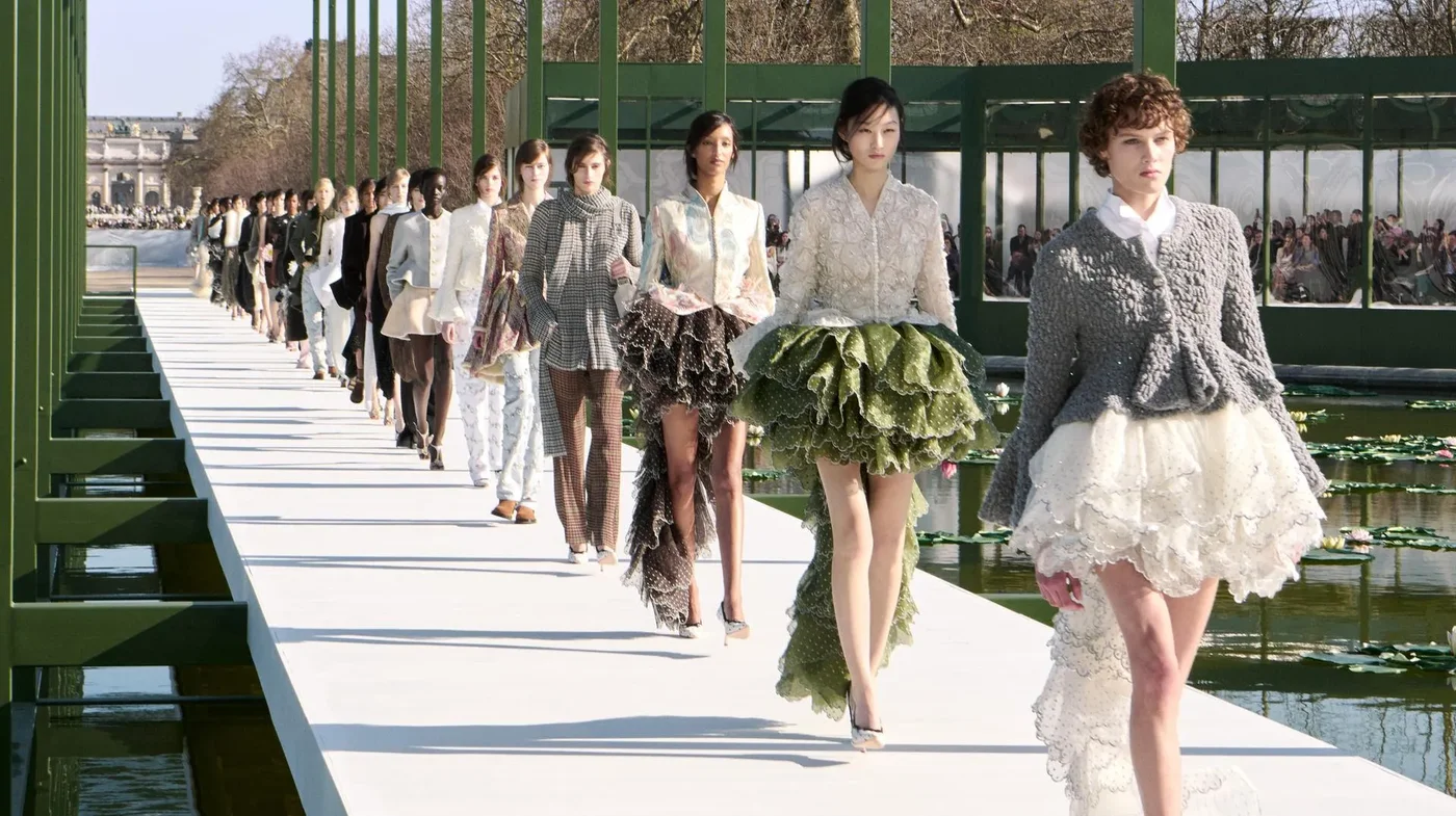 BST Dior Thu Đông 2026: Jonathan Anderson & Cuộc diễu hành của những giấc mơ