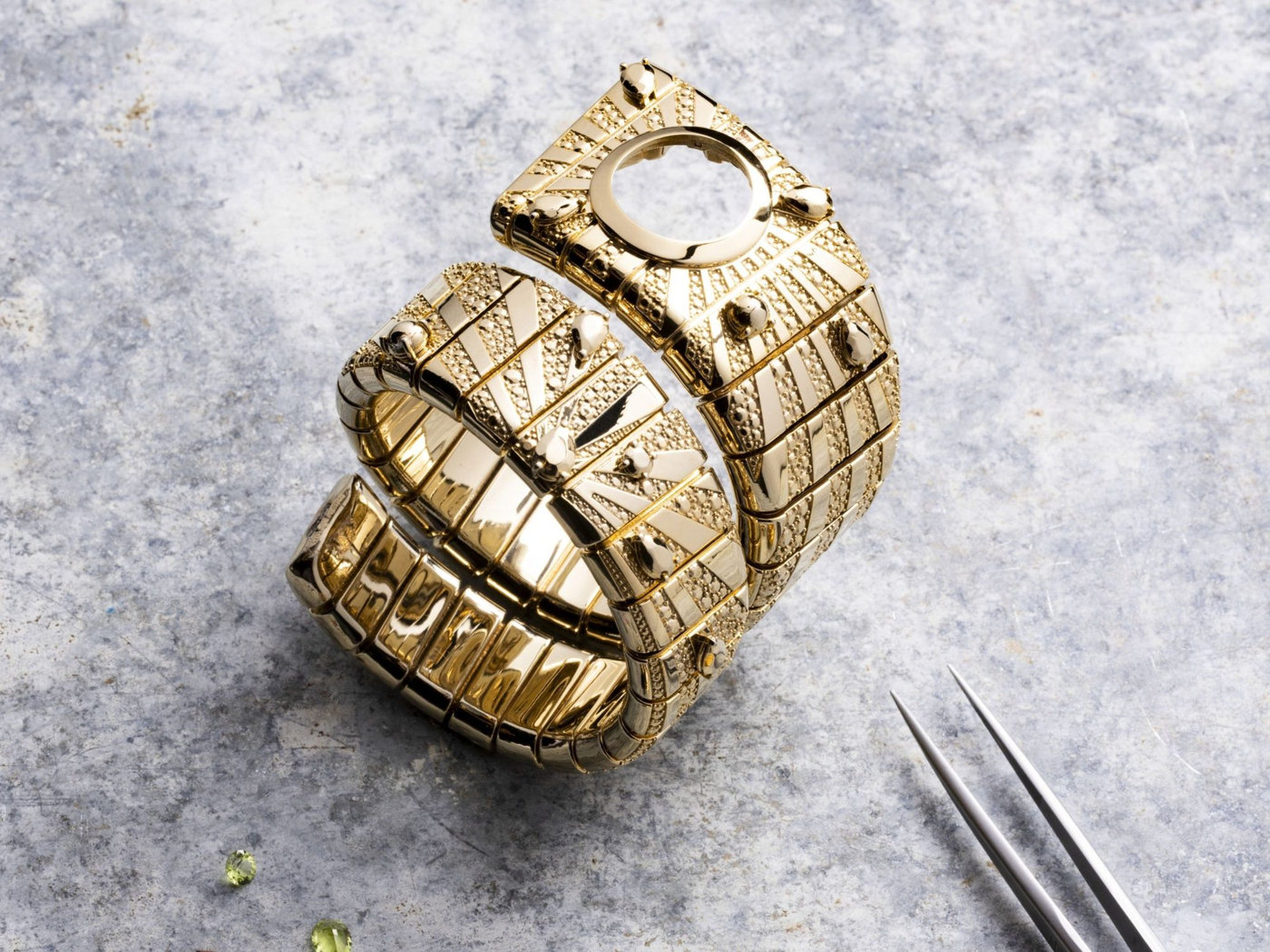 Bulgari Tubogas Manchette: Di sản kim hoàn La Mã trong kỷ nguyên mới
