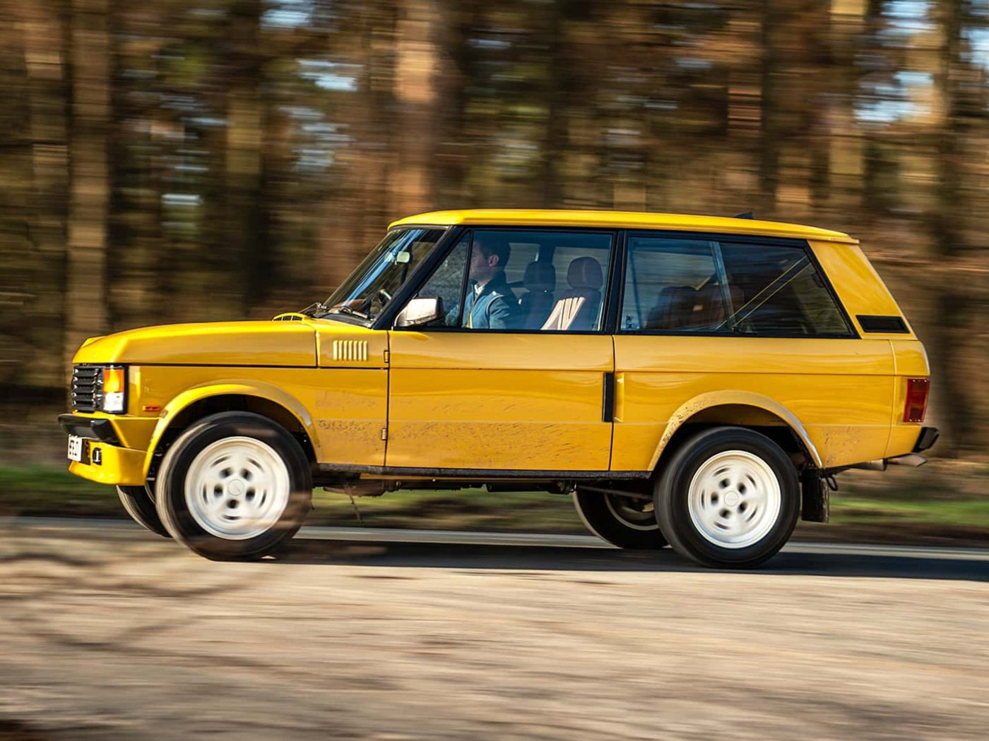 Bản độ Range Rover Classic trị giá 11 tỷ đồng vừa ra mắt đã "cháy hàng" đến năm 2027
