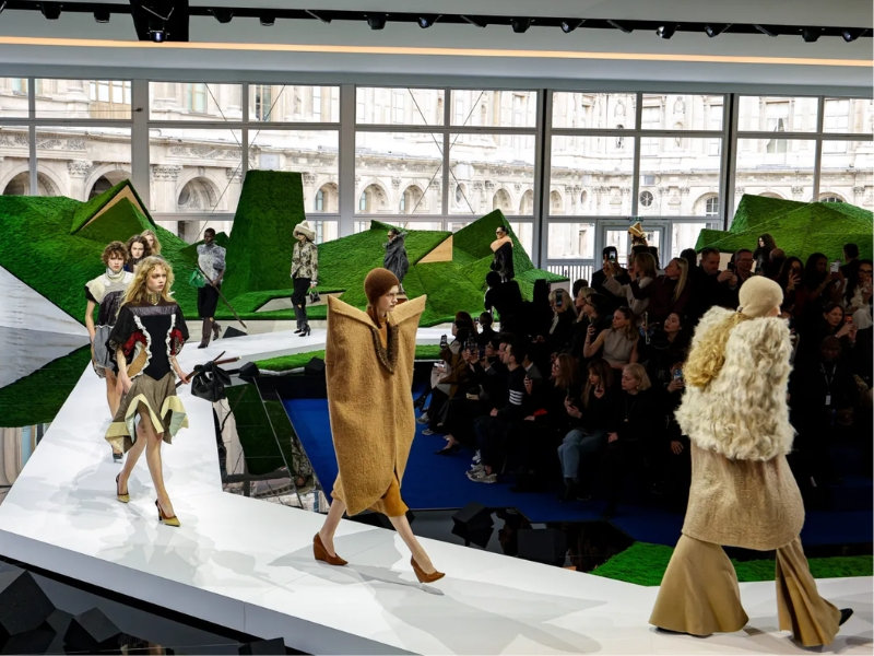 BST Louis Vuitton Thu Đông 2026: Chạm vào ký ức văn hóa và địa cảnh Pháp