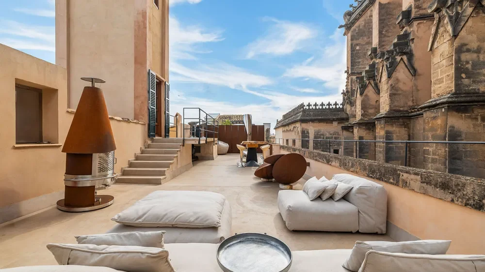 Căn penthouse 4,1 triệu USD độc nhất vô nhị cải tạo từ cung điện cổ thế kỷ 16 tại Mallorca