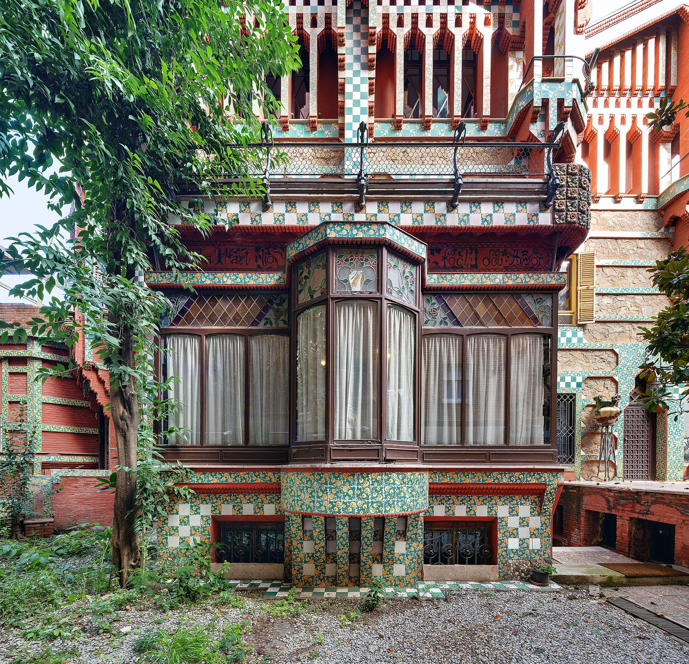 Toà nhà Casa Vicens – Dấu ấn thiết kế của kiến trúc sư thiên tài Antoni Gaudi